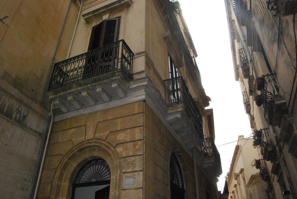 Palazzo Del Centro Acomodação com café da manhã Lecce Exterior foto